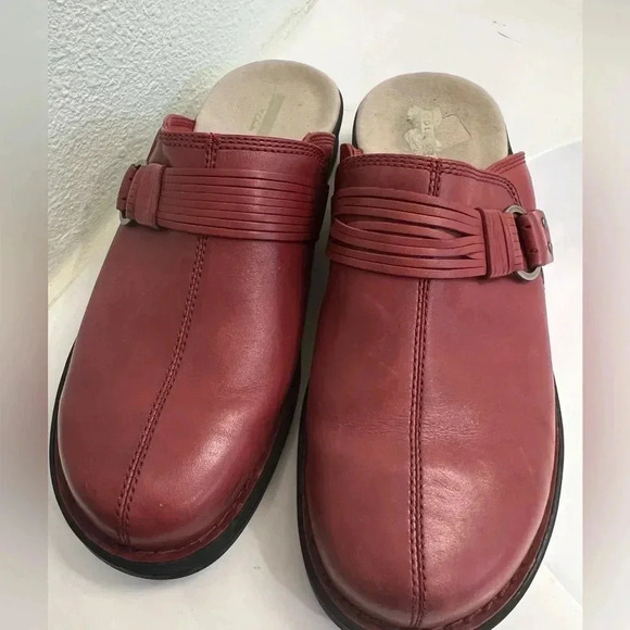 Clarks red slip on clogs size 9 - Picture 5 of 7